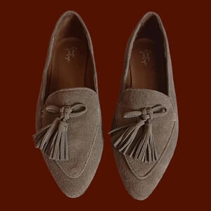 Crown vintage tan suede loafer tassle detail size 9.5